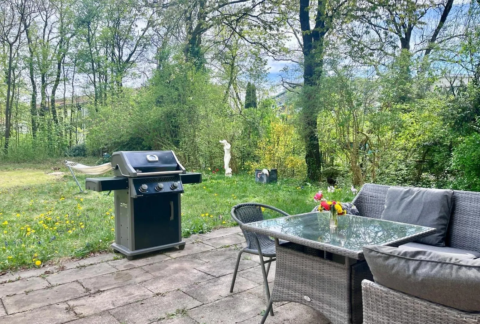 Large Munich House With 4 Bedrooms In A Quiet And Greened Villa Area Near Munich Apartment