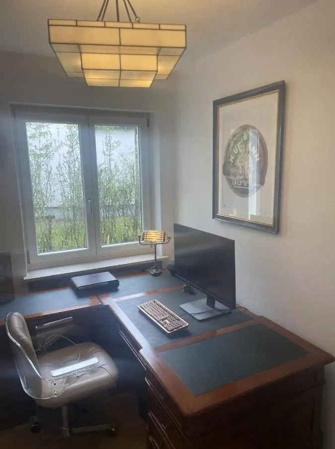Large Munich House With 4 Bedrooms In A Quiet And Greened Villa Area Near 뮌헨 아파트
